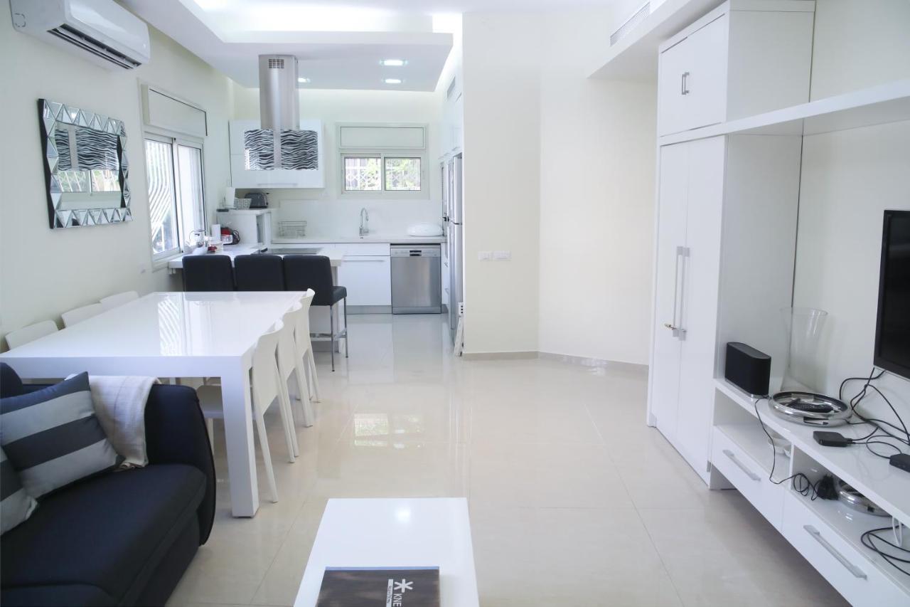 Dizengoff - Lovely Family 3 Rooms. Apartment *